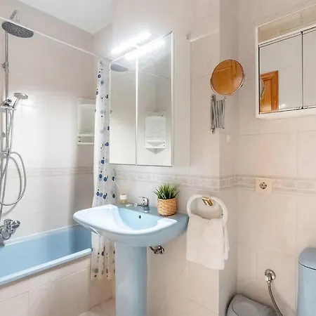 3 Bedroom Cozy In Fuengirola Vakantiehuis